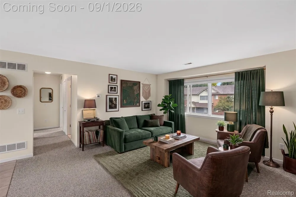 21096 Flora Street Roseville City, MI 48066