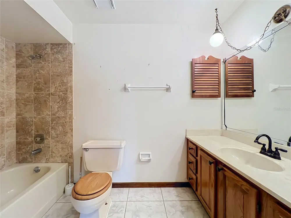 2983 ONTARIO CIRCLE W Melbourne, FL 32935