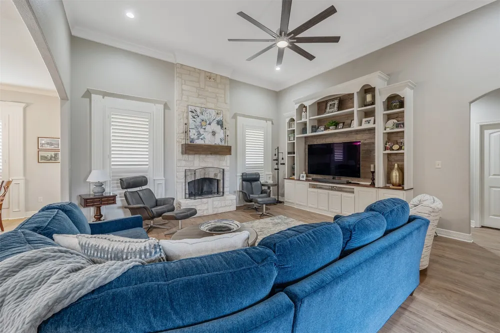 21327 Boone Bullard, TX 75757