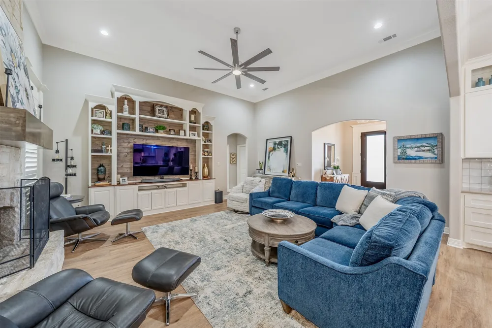 21327 Boone Bullard, TX 75757