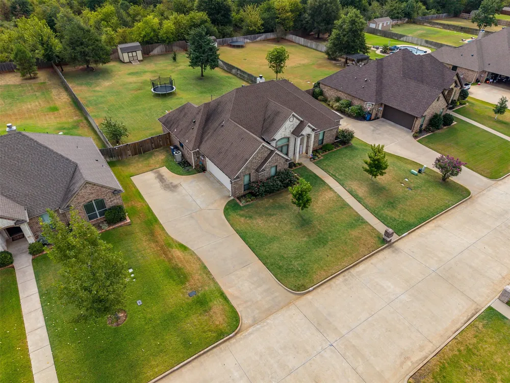 21327 Boone Bullard, TX 75757