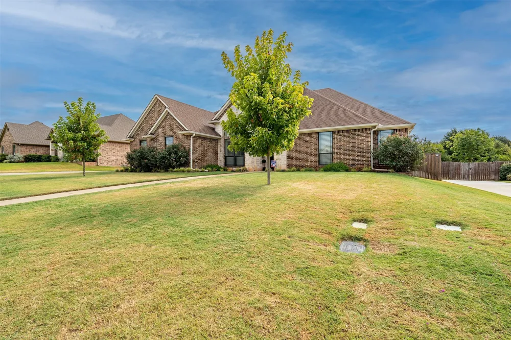 21327 Boone Bullard, TX 75757