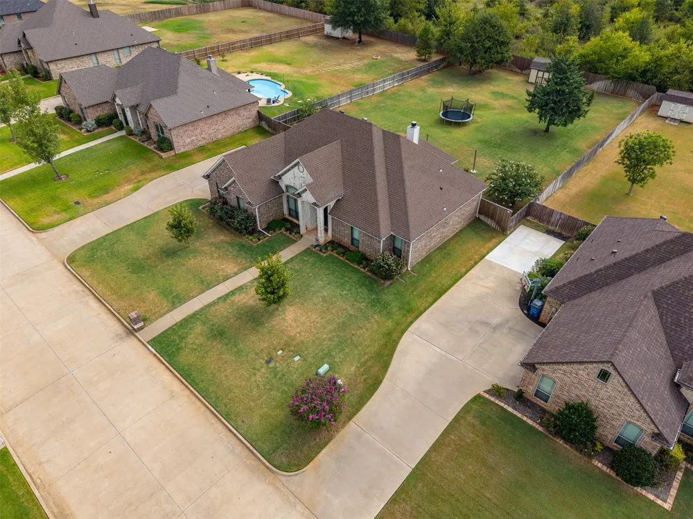 21327 Boone Bullard, TX 75757