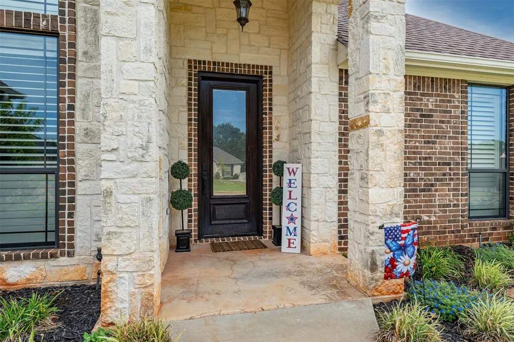 21327 Boone Bullard, TX 75757
