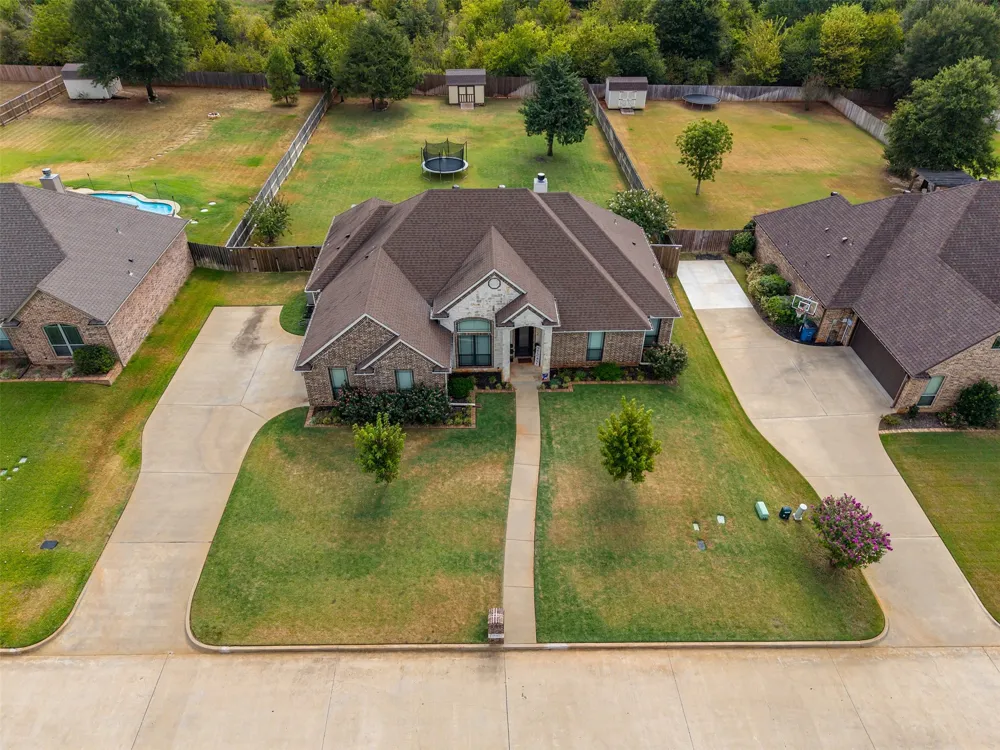 21327 Boone Bullard, TX 75757