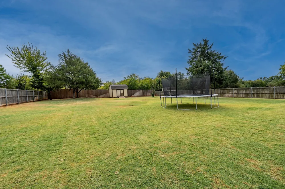 21327 Boone Bullard, TX 75757