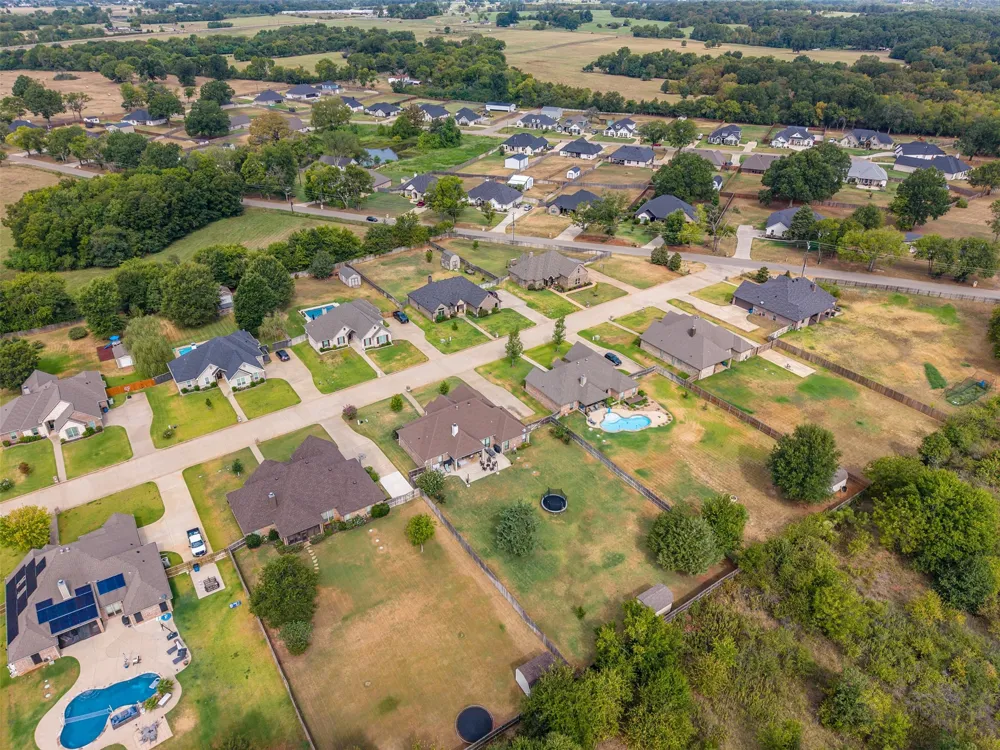 21327 Boone Bullard, TX 75757