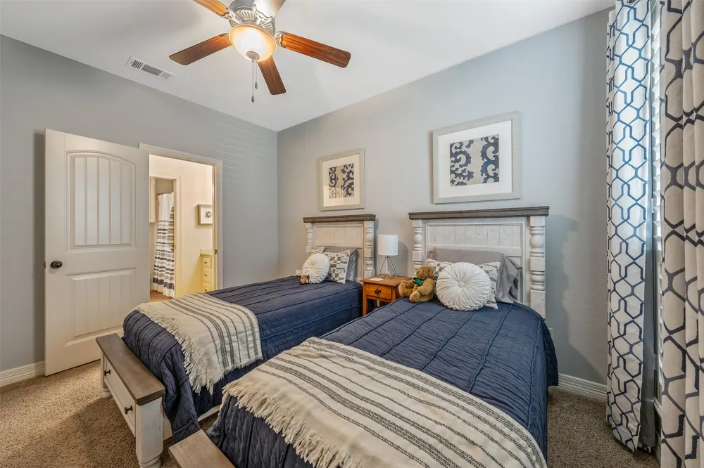 21327 Boone Bullard, TX 75757