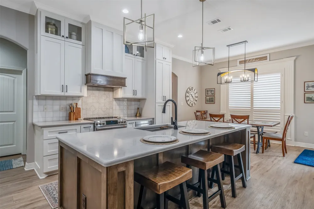21327 Boone Bullard, TX 75757