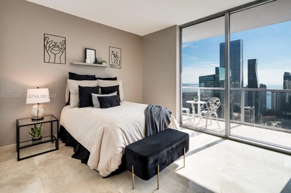 1060 Brickell Ave #4009 Miami, FL 33131