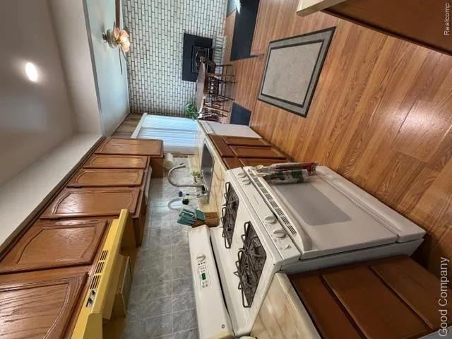 34224 McBride Street Romulus City, MI 48174
