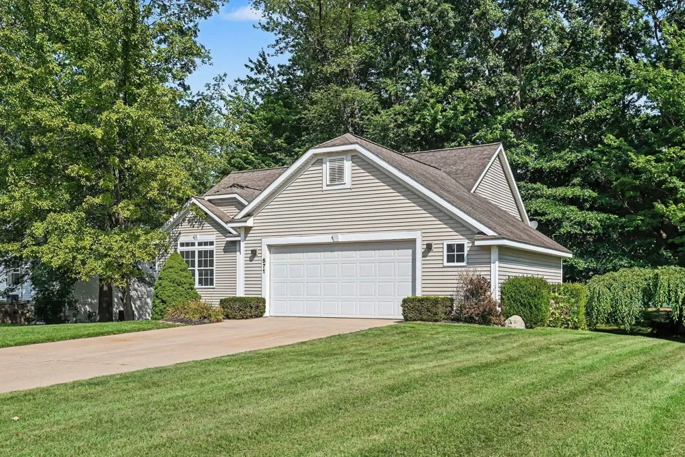 571 Pine Water Way Holland Charter Township, MI 49424