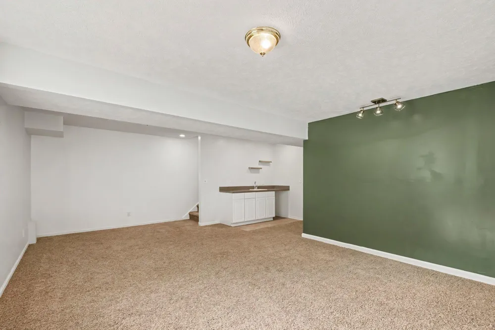 571 Pine Water Way Holland Charter Township, MI 49424