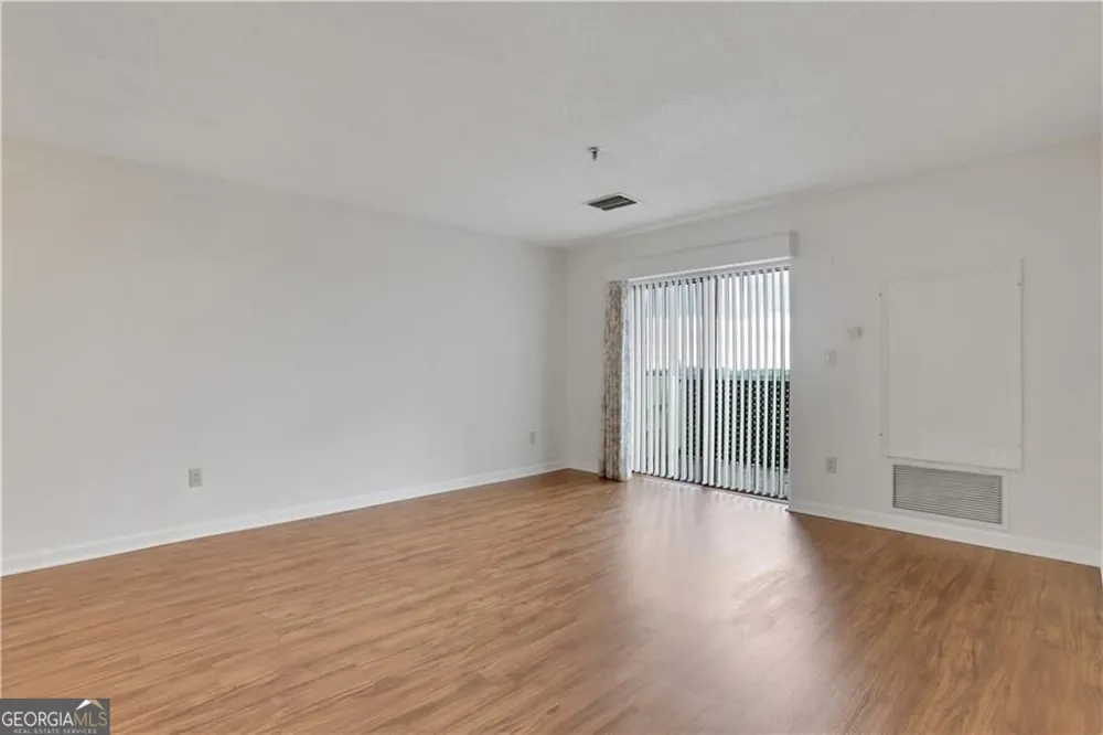 300 Johnson Ferry RD NE Sandy Springs, GA 30328