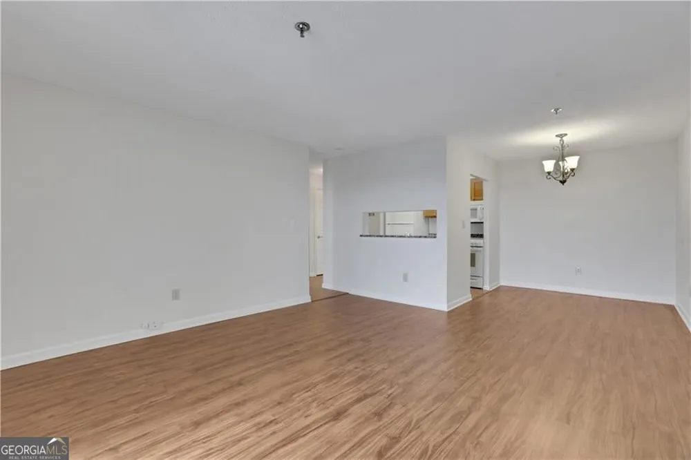 300 Johnson Ferry RD NE Sandy Springs, GA 30328