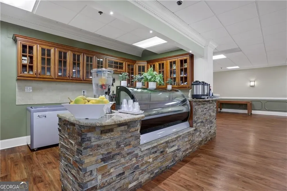 300 Johnson Ferry RD NE Sandy Springs, GA 30328
