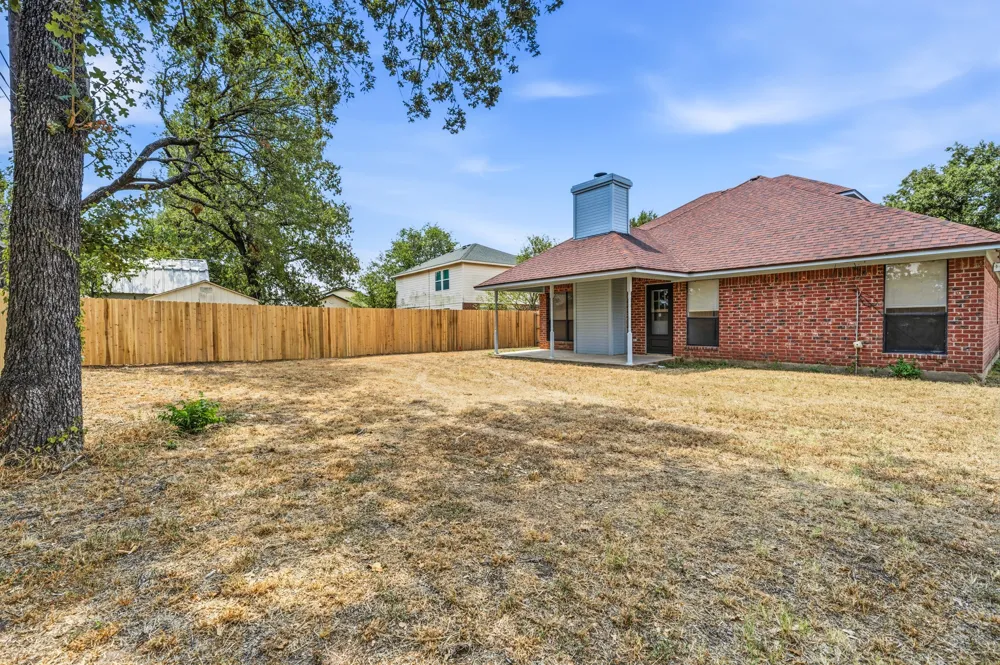 1111 Springhill Street Bellmead, TX 76705