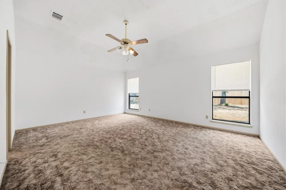 1111 Springhill Street Bellmead, TX 76705