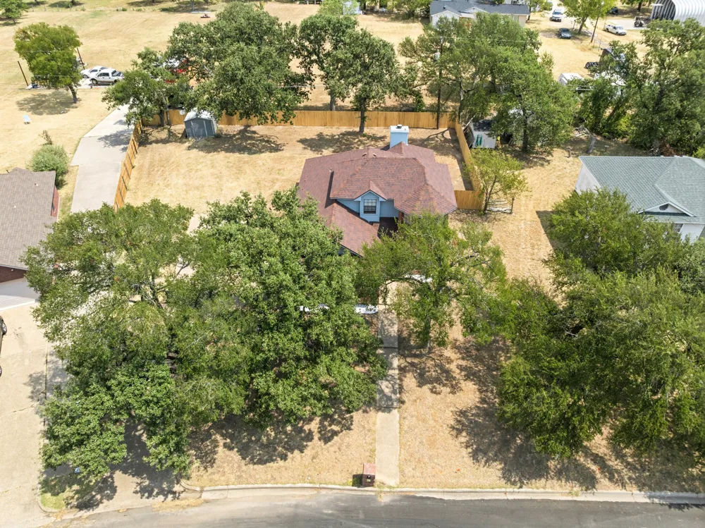 1111 Springhill Street Bellmead, TX 76705