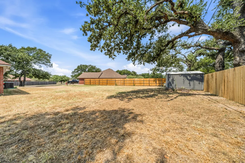 1111 Springhill Street Bellmead, TX 76705