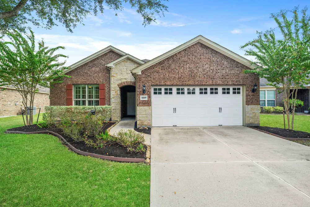 3227 Persimmon Grove Richmond, TX 77469