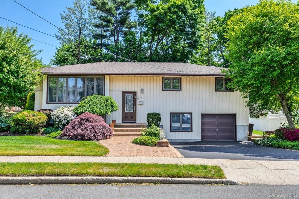 12 Jano Place Plainview, NY 11803