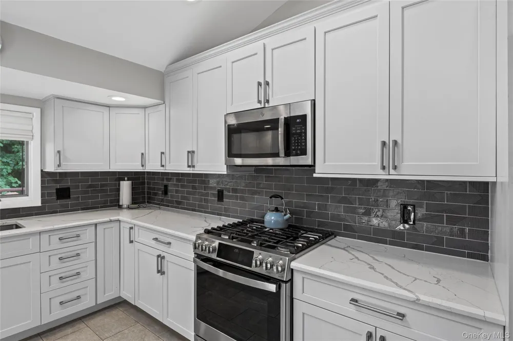 12 Jano Place Plainview, NY 11803