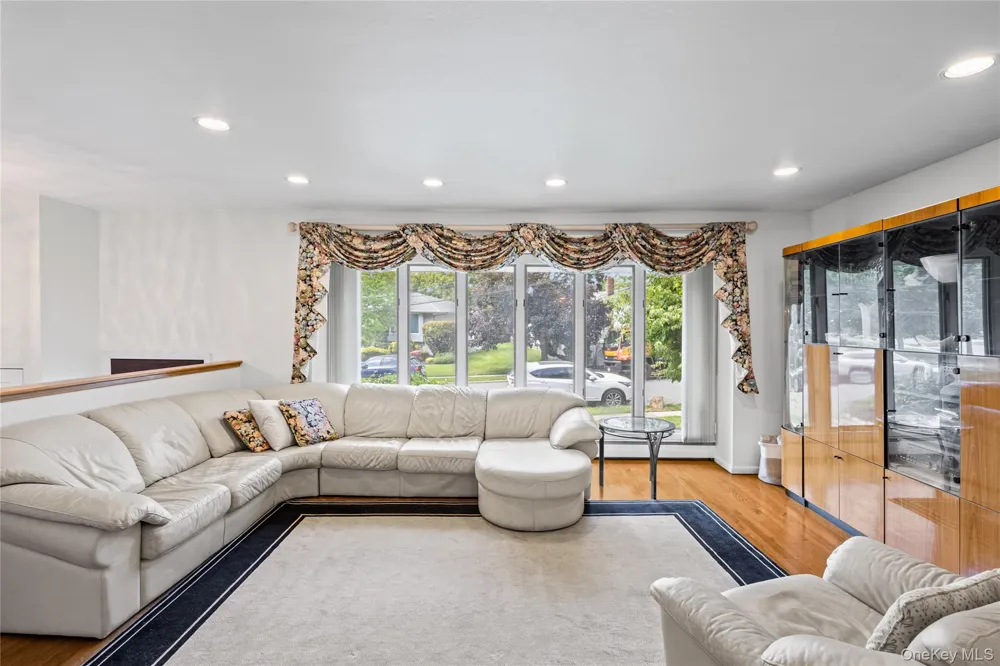 12 Jano Place Plainview, NY 11803