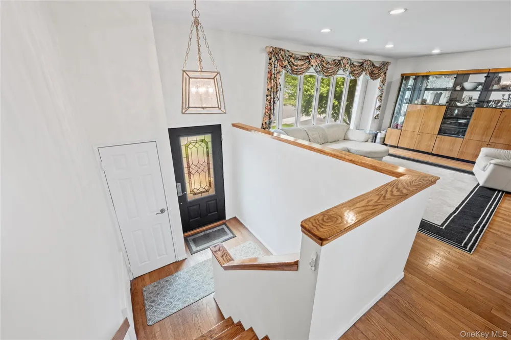 12 Jano Place Plainview, NY 11803