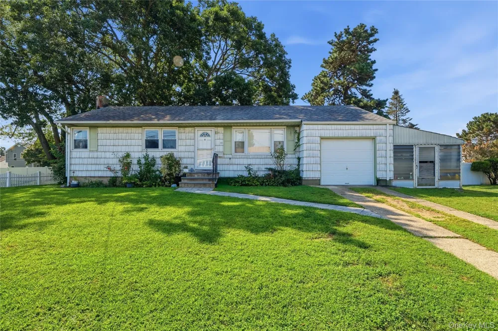 10 Shirley Lane West Babylon, NY 11704