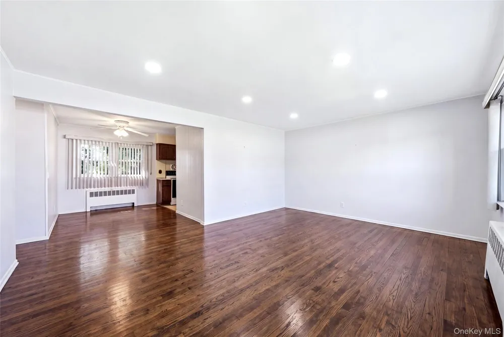 10 Shirley Lane West Babylon, NY 11704