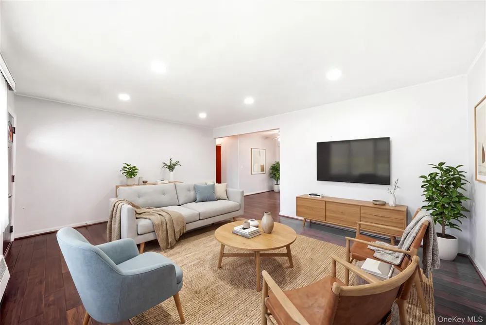 10 Shirley Lane West Babylon, NY 11704