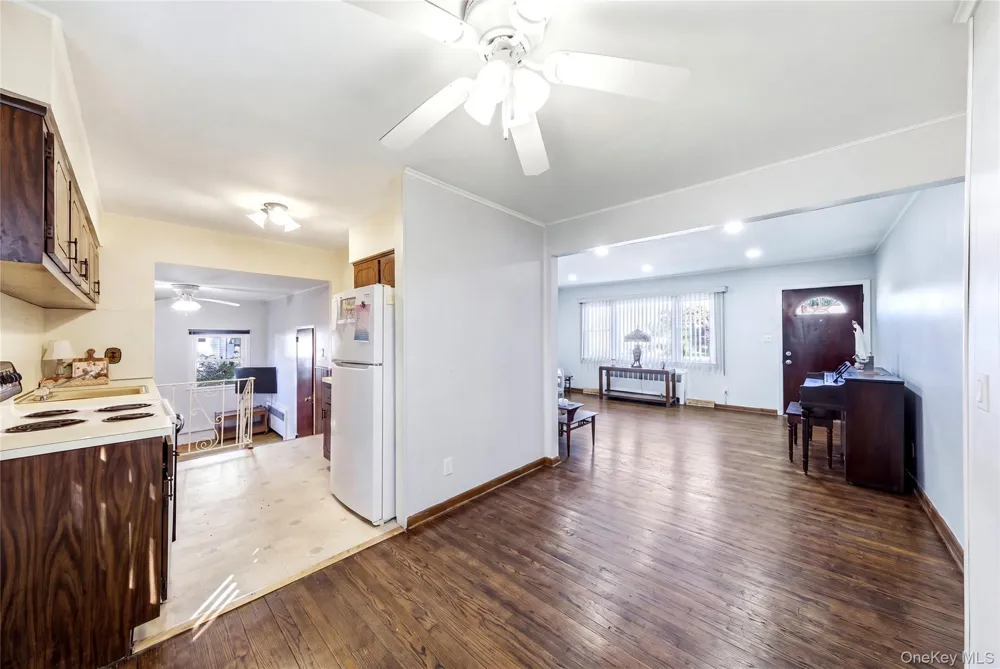 10 Shirley Lane West Babylon, NY 11704