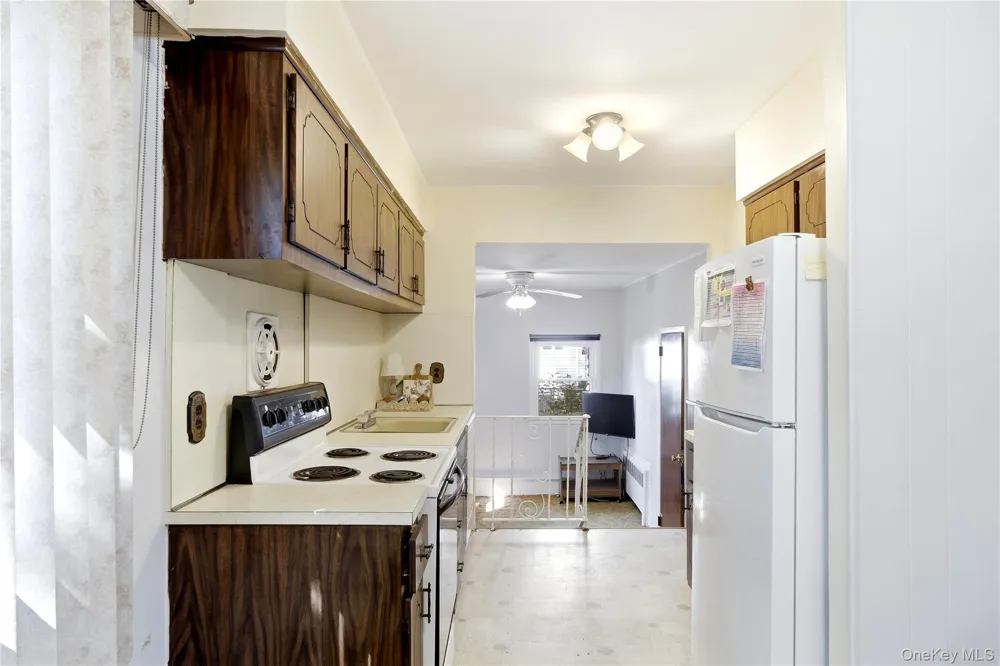 10 Shirley Lane West Babylon, NY 11704