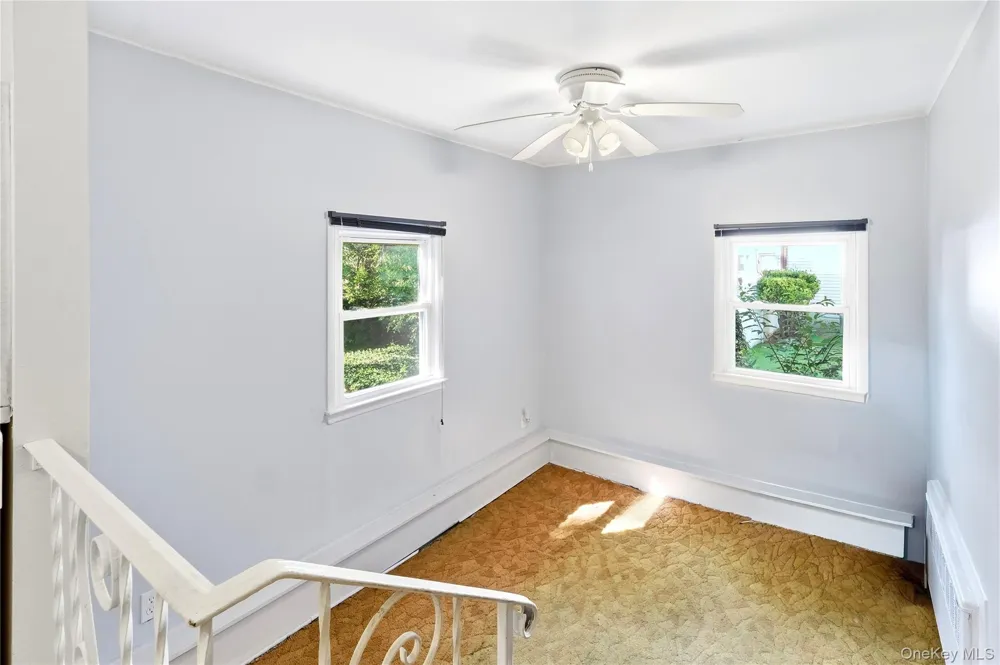 10 Shirley Lane West Babylon, NY 11704