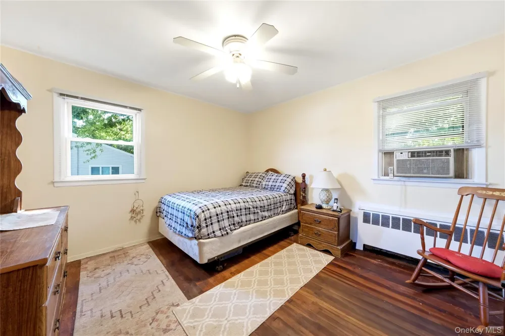 10 Shirley Lane West Babylon, NY 11704