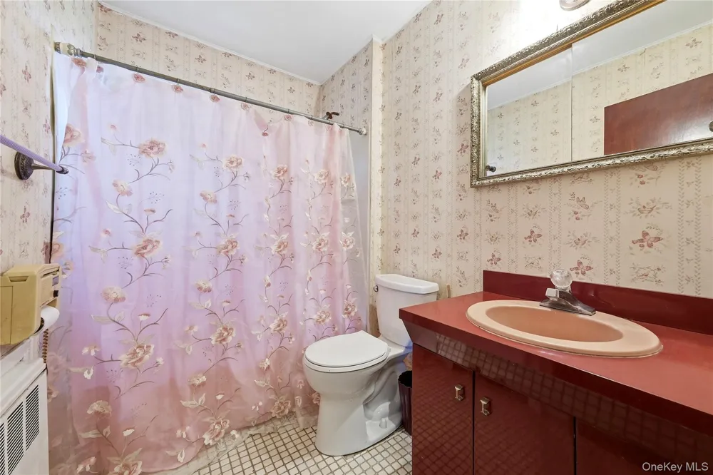 10 Shirley Lane West Babylon, NY 11704