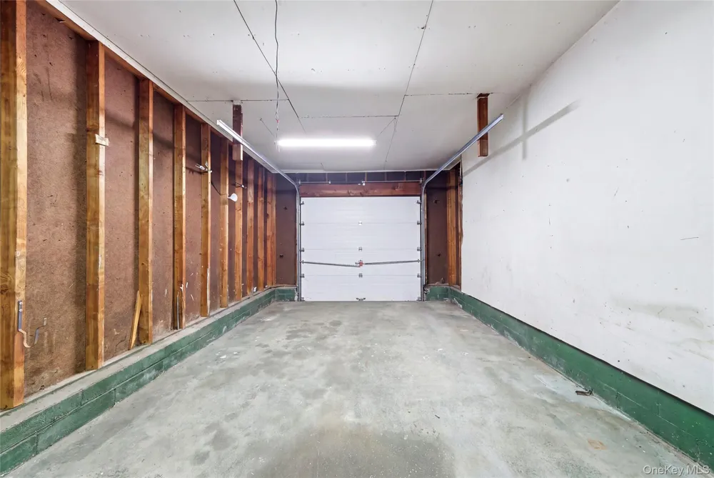 10 Shirley Lane West Babylon, NY 11704