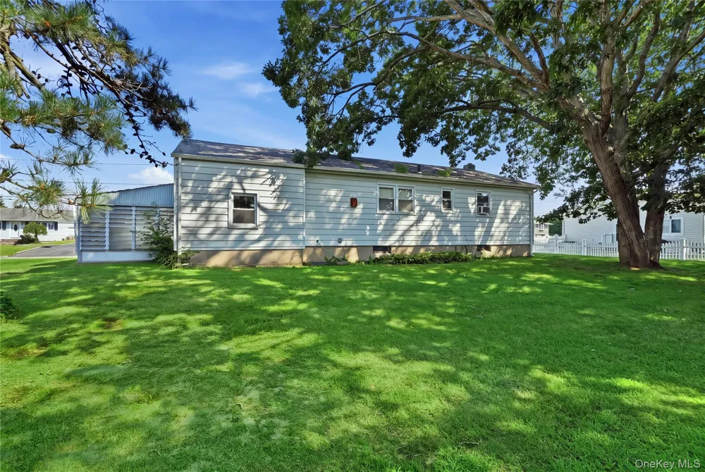 10 Shirley Lane West Babylon, NY 11704