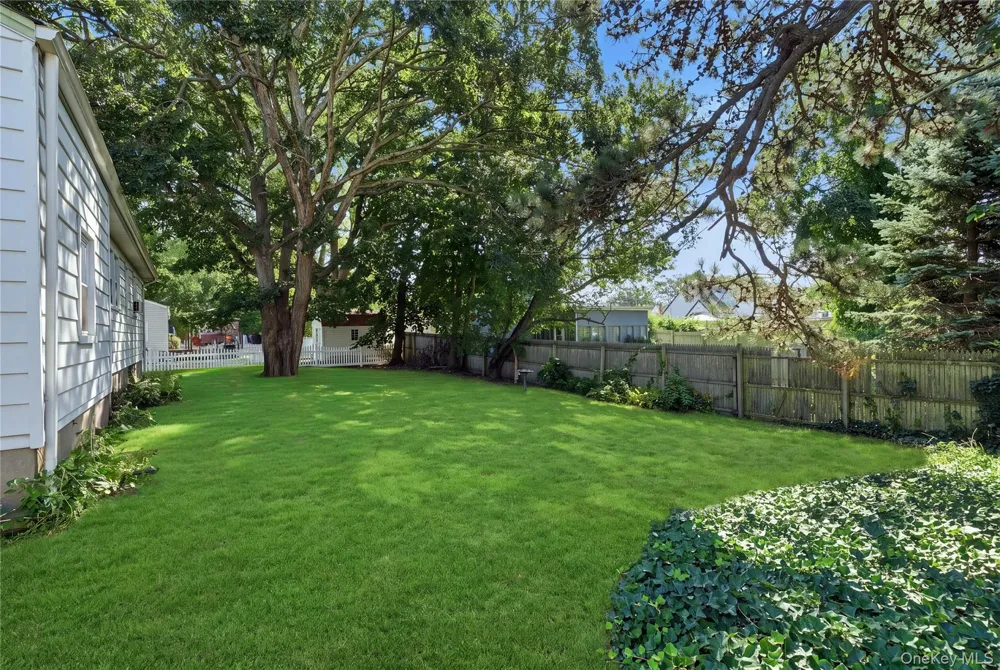 10 Shirley Lane West Babylon, NY 11704