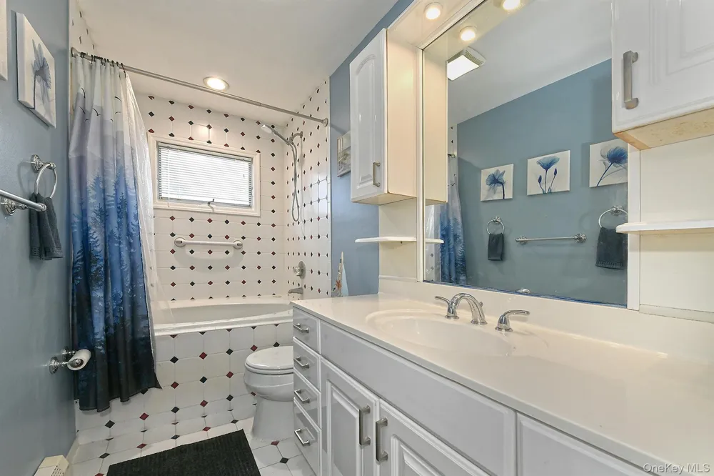 63 Michele Terrace Massapequa Park, NY 11762