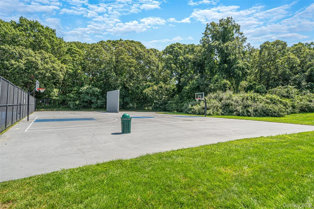 78 Artist Lake Drive Middle Island, NY 11953