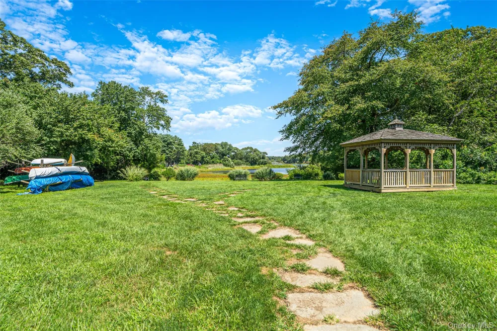78 Artist Lake Drive Middle Island, NY 11953