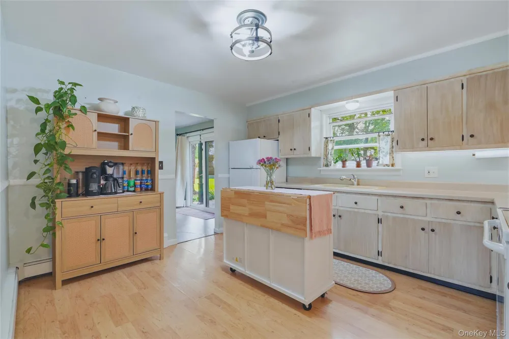 24 Esther Place Lake Katrine, NY 12449