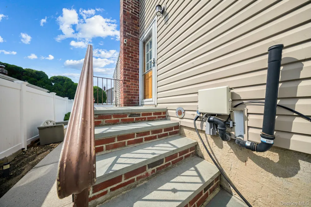 40 Elm Avenue Farmingdale, NY 11735