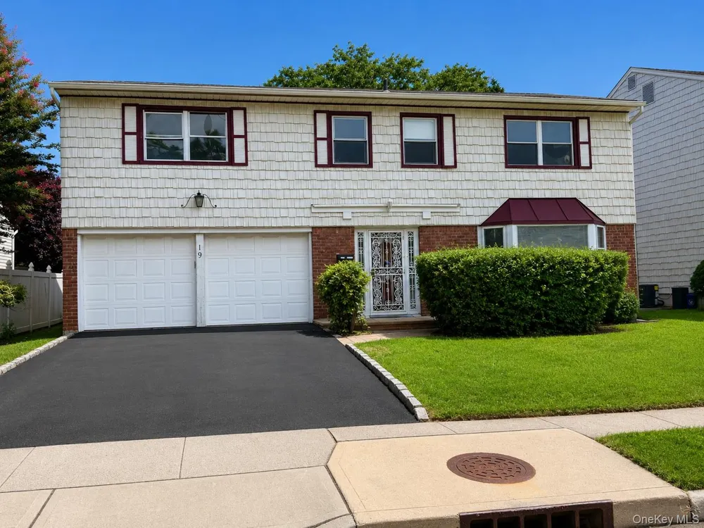 19 Valley Greens Drive Valley Stream, NY 11581