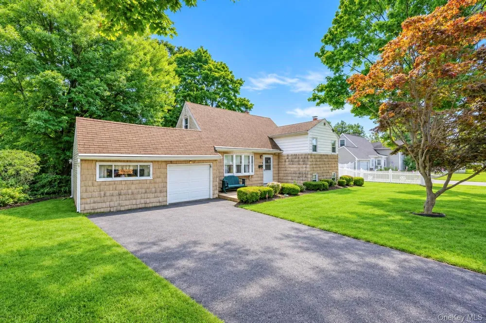 1425 Pine Drive Bay Shore, NY 11706