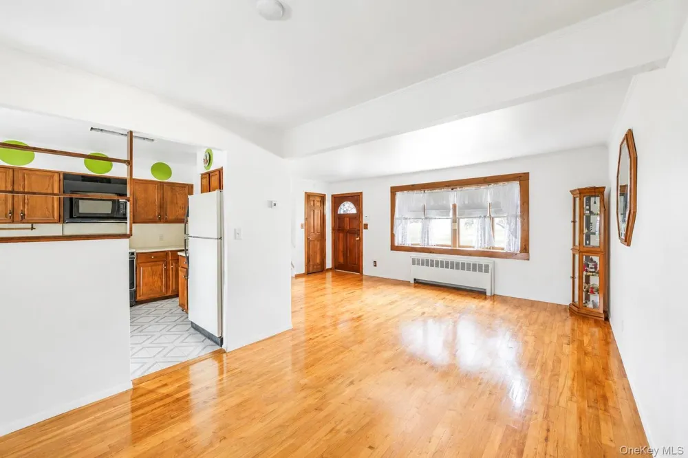 1425 Pine Drive Bay Shore, NY 11706