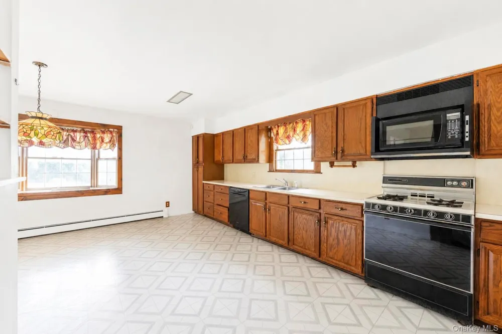 1425 Pine Drive Bay Shore, NY 11706