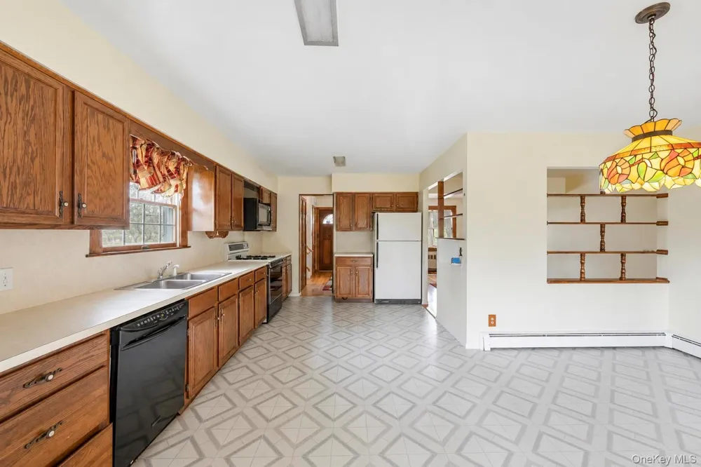 1425 Pine Drive Bay Shore, NY 11706